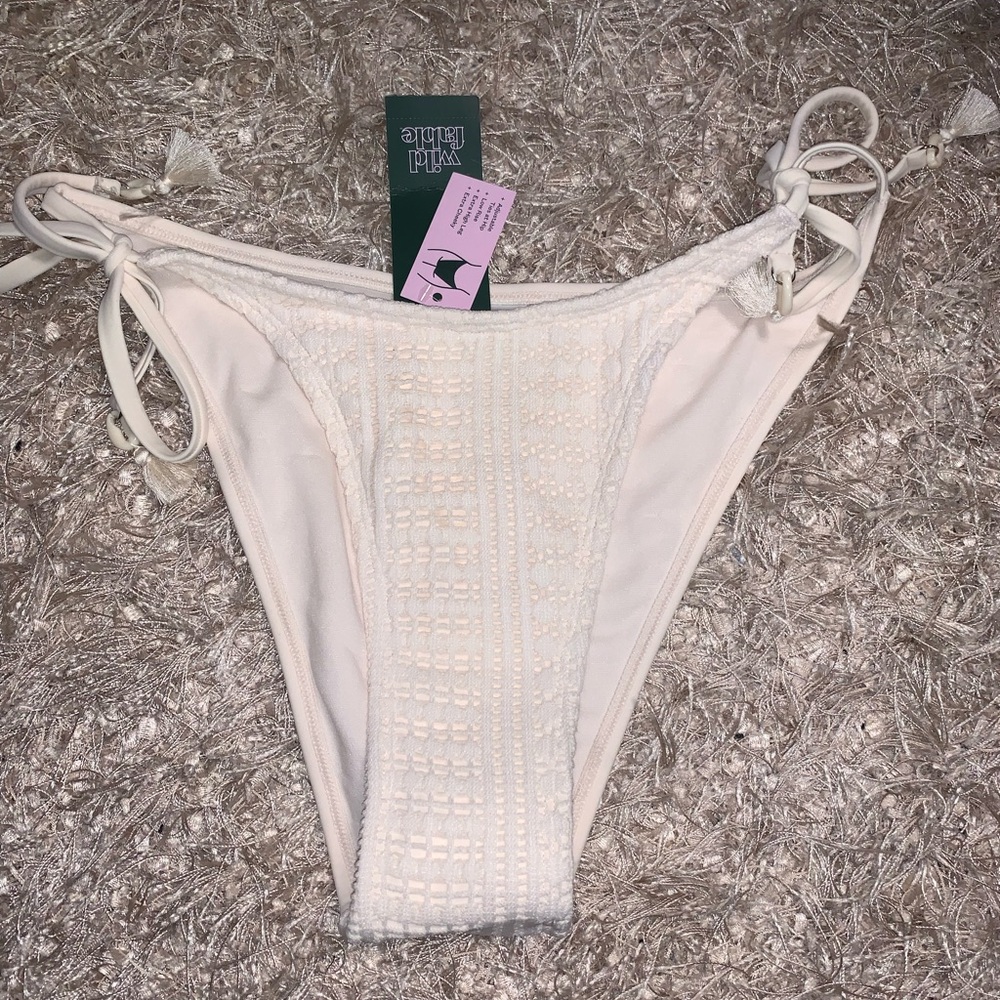 Wild Fable Ivory Crochet front bikini bottoms with side ties with shells - M NWT